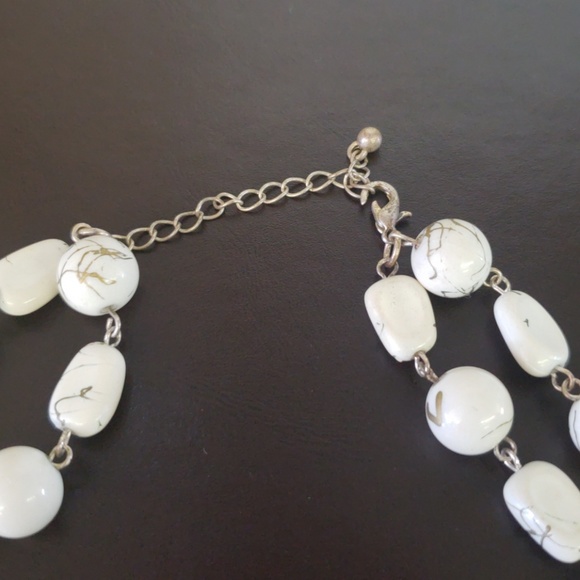 Long white beaded necklace - Picture 2 of 3